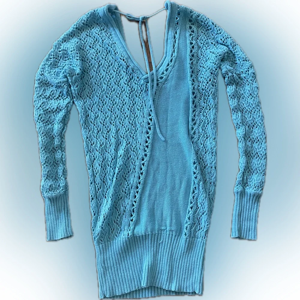 Cache Light Blue V-Neck Sweater - Picture 3 of 3